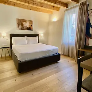Affittacamere Malvezzi24 Boutique Desenzano del Garda
