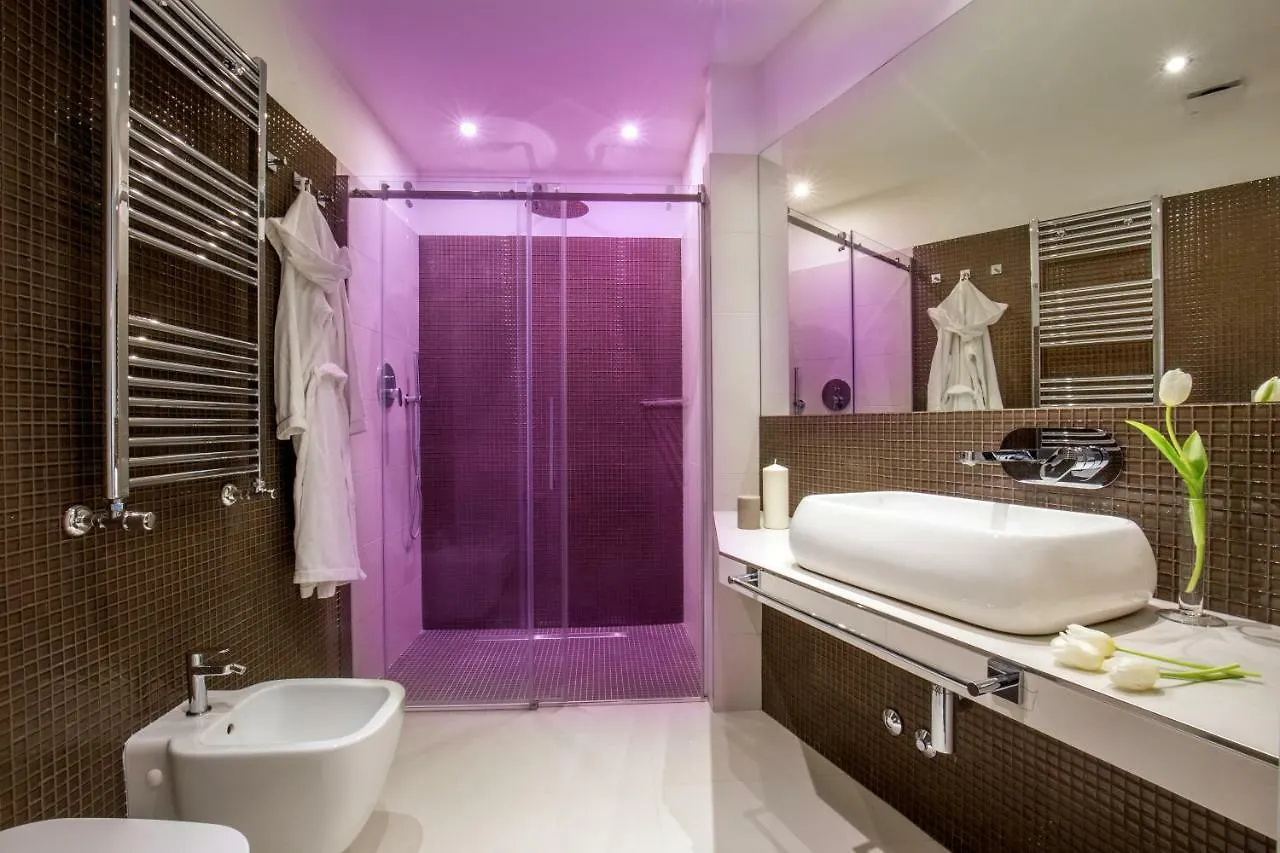 Gcf Luxury Suites, Guest House Roma 2*,  Italia